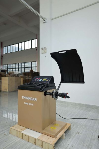 Балансувальний верстат Thinkcar TWB501E (10"-26", 65кг) 11608 фото