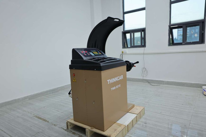 Балансувальний верстат Thinkcar TWB501E (10"-26", 65кг) 11608 фото