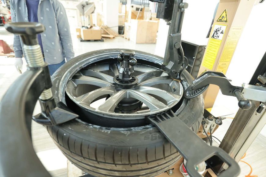 Шиномонтажний верстат Thinkcar TTC733 (13"-28", 1100/350 мм, 8-10 бар) 11609 фото